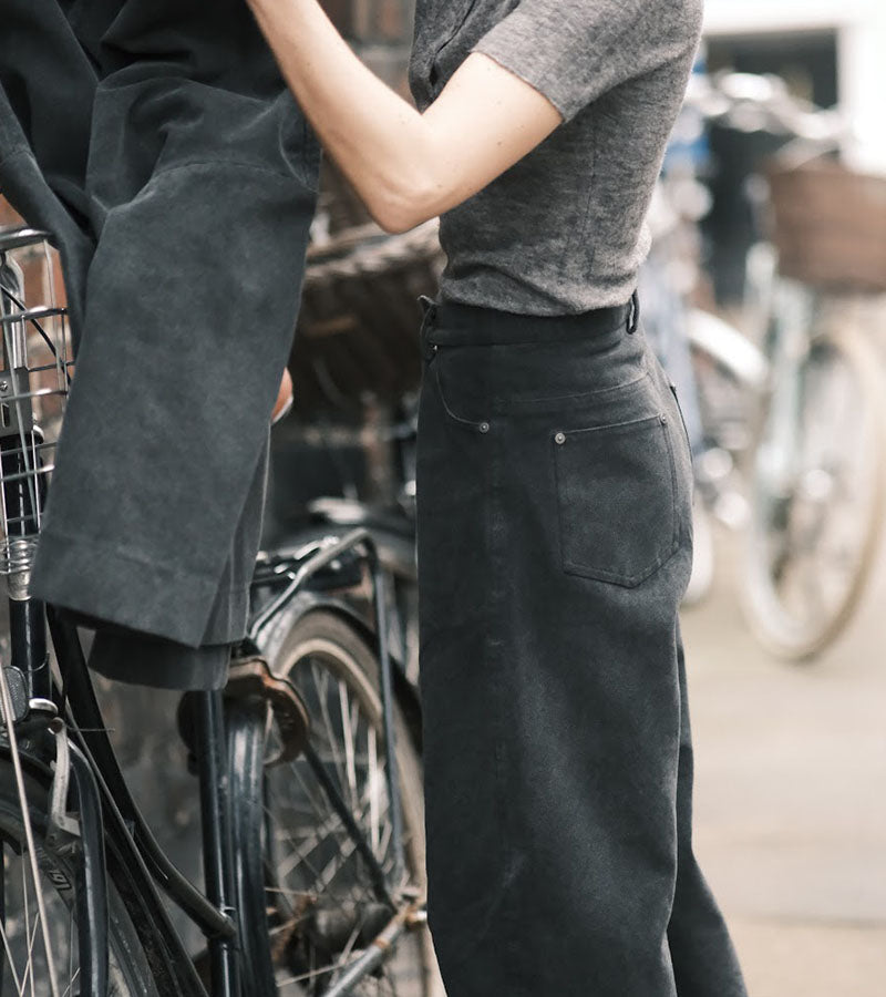 Curve Legged Work Trouser | Washed Black