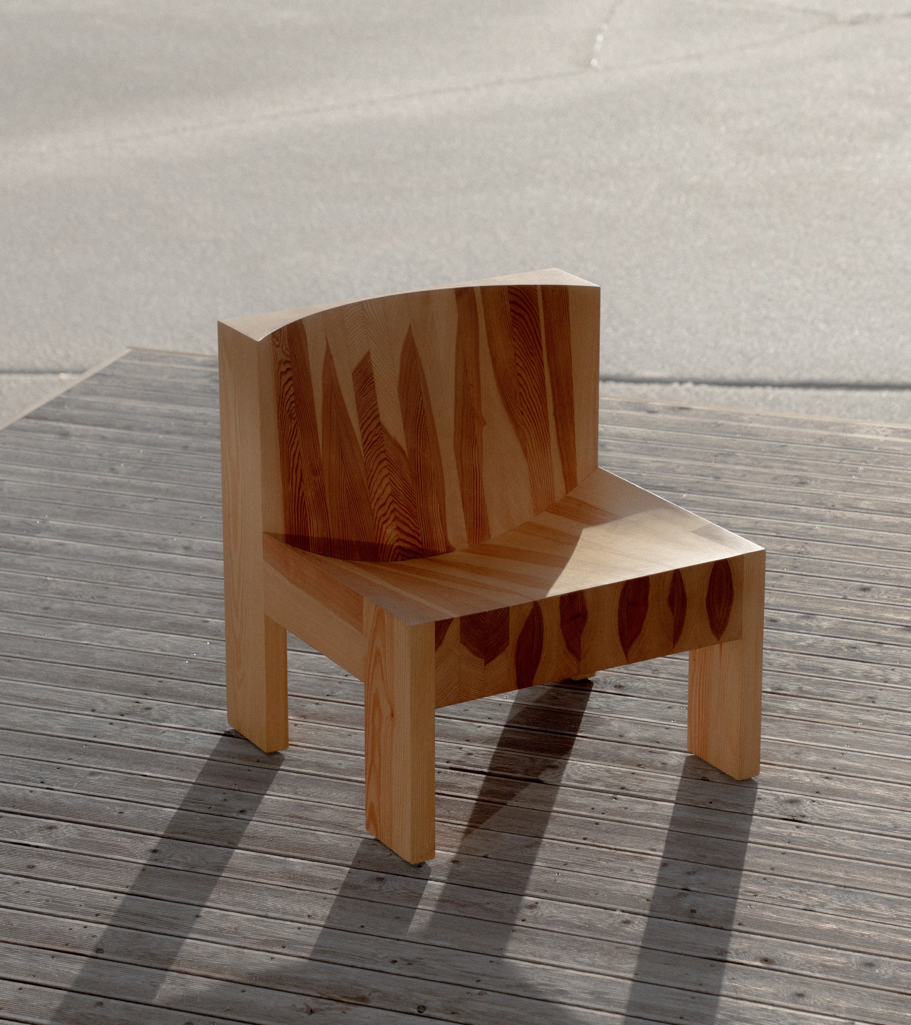 005 Lounge Chair i furu designet av Max Lamb for Vaarnii